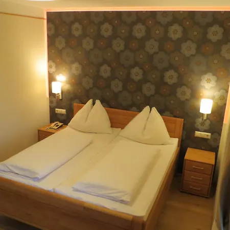 Zum Schwarzen Adler * トゥルン